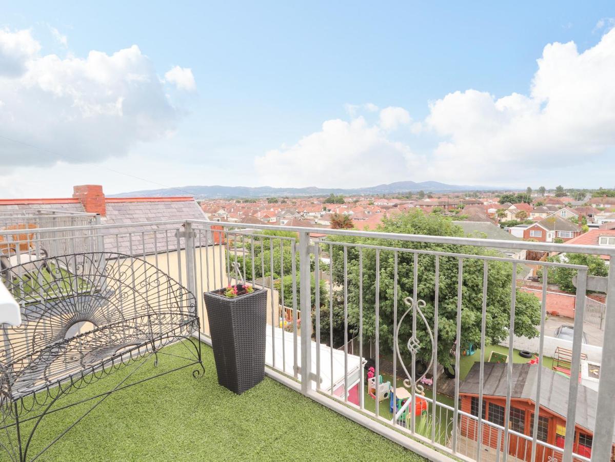 Ty Uchaf Apartment Rhyl Ngoại thất bức ảnh
